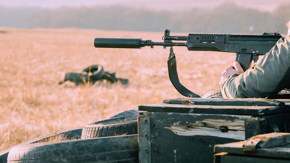 «Сувенир для братьев»: военкор Стешин показал флаг КНДР с автографами российских солдат