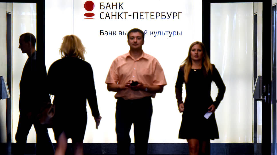 Чистая прибыль банка «Санкт-Петербург» по международным стандартам финансовой отчетности (МСФО) за январь - сентябрь 2025 года составила 33,4 млрд рублей, что на 11,1% ниже показателя за аналогичный период прошлого года (37,6 млрд руб.).📷Фото: Александр Коряков / Коммерсантъ