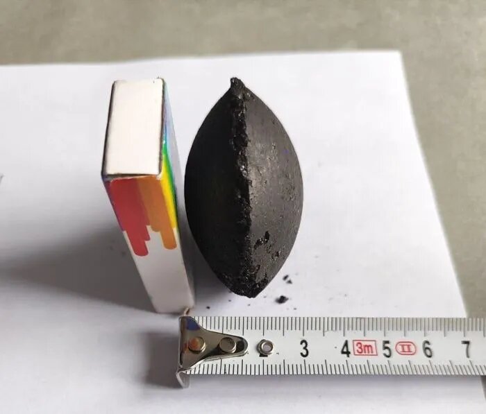 В шламонакопителях на территории Донбасса находятся 80 млн тонн угольных отходов, которые можно использовать для производства угольных брикетов, как на фото // Источник: «Форма угля»