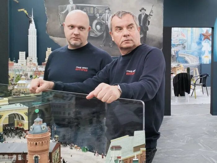 Основатель «Гранд Макет История» Сергей Морозов (справа) и директор музея Андрей Забралов. Фото: Катерина Кайгородова