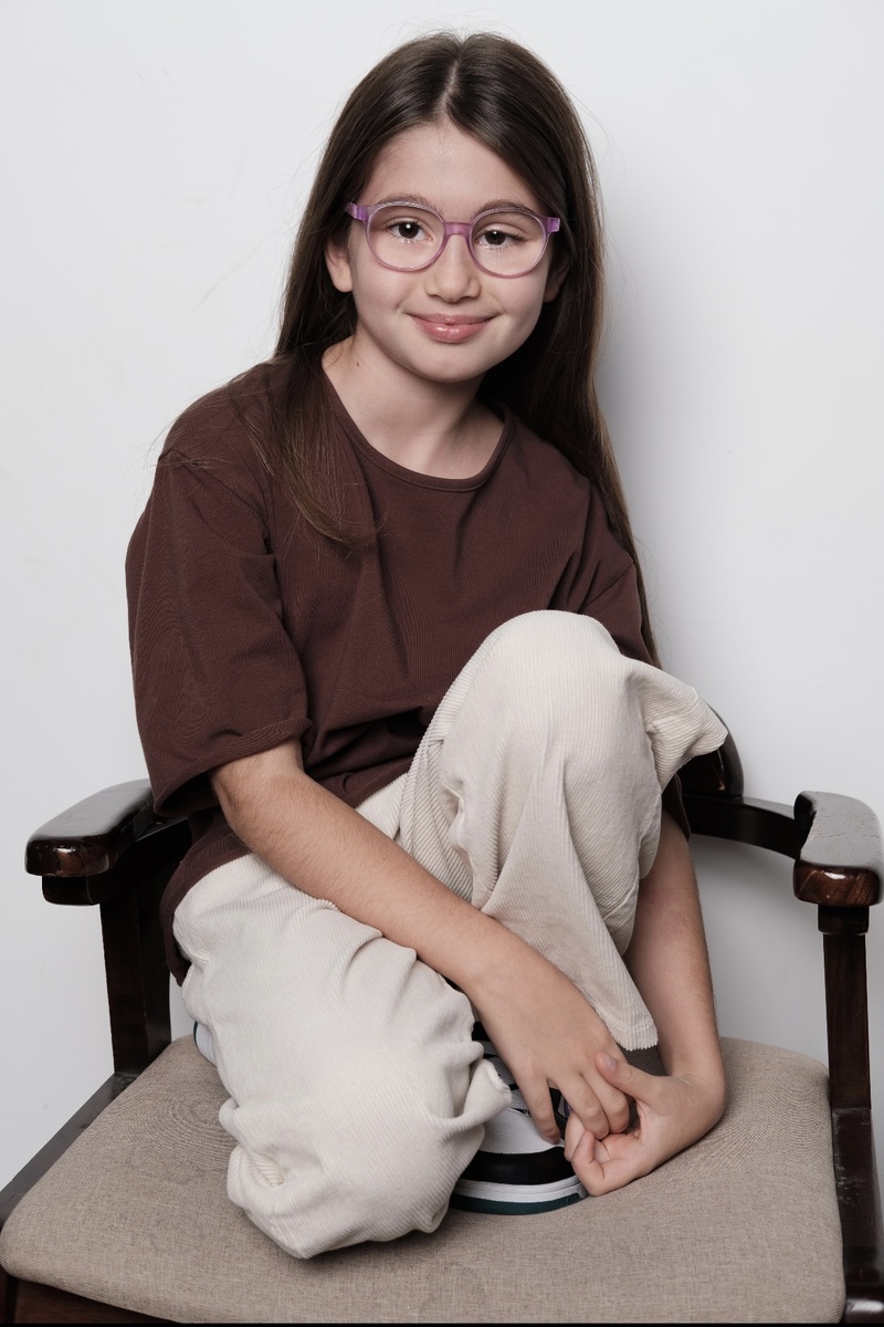 В семье раскрылись таланты и способности Амины. Она танцует, занимается в театральной студии, изчает английский и рисует.