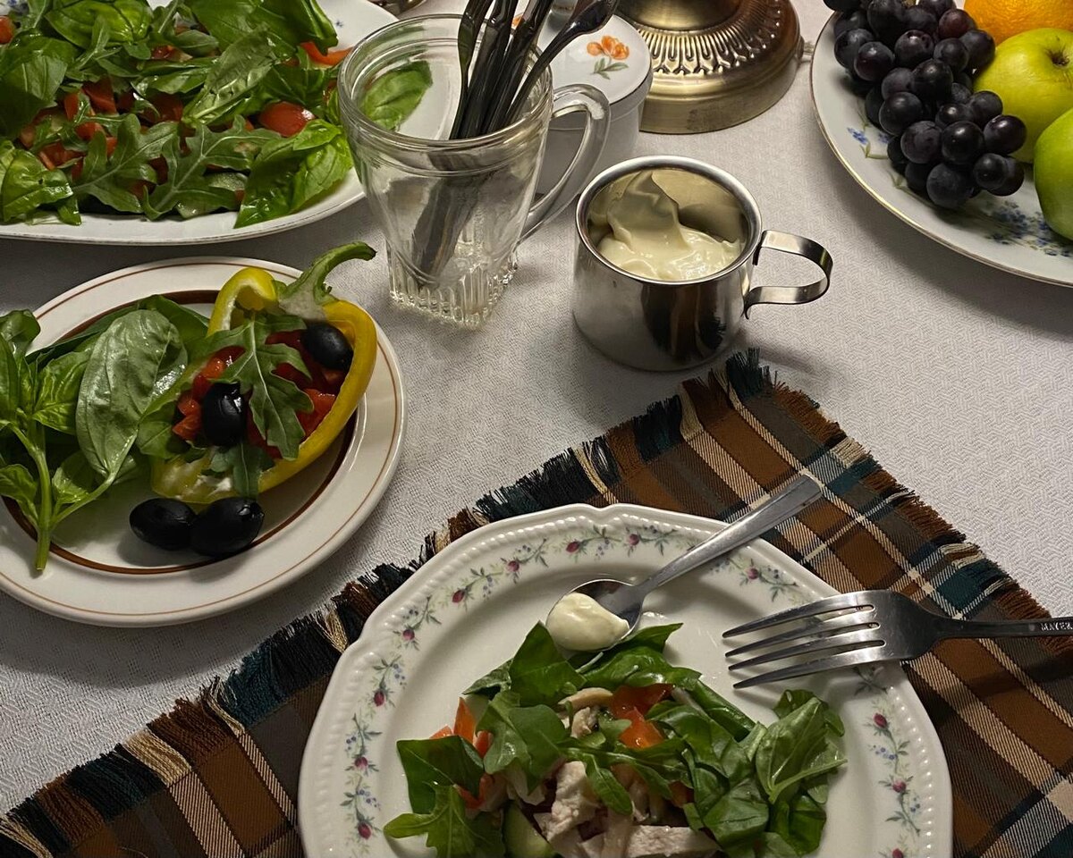 Салат и з шпината и курицы