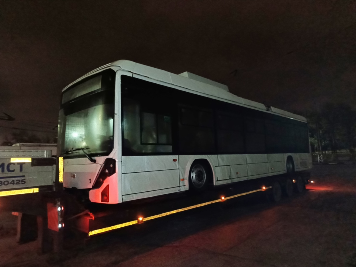 Чуть позже объясню, что именно изображено на этом фото. Источник: https://transphoto.org/photo/22/10/45/2210452.jpg