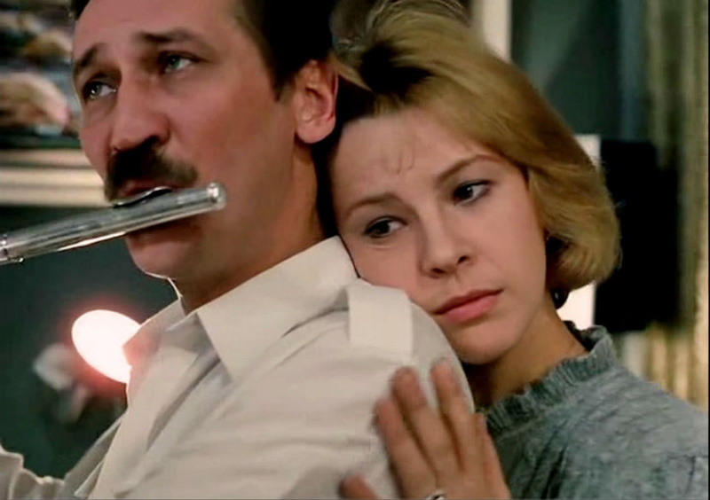 Цитата из фильма: "Поселиться у молодой, красивой женщины, которую любишь, и не жить с ней – это извращение".