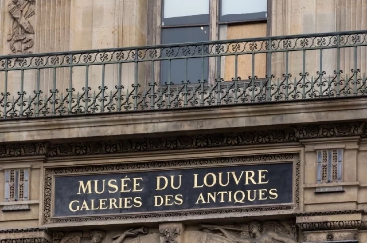    Об ограблении парижского Лувра снимут документальный фильм