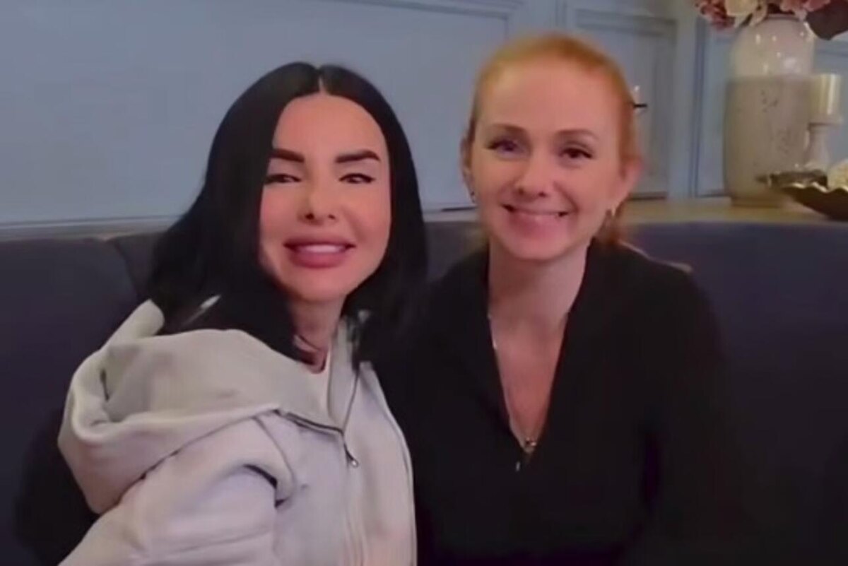    Лена Катина и Юлия Волкова Соцсети