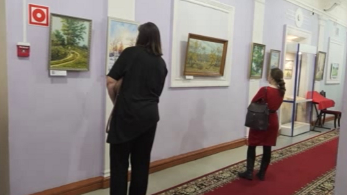    В Курске открылась выставка победителей конкурса, посвященного Евгению Носову