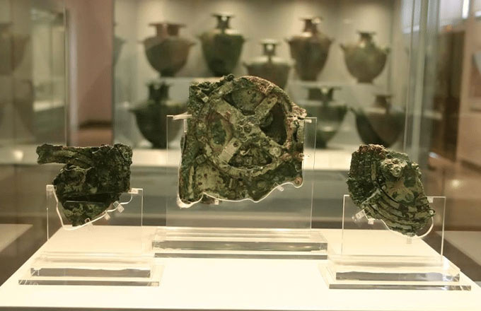 От Антикитерского механизма сохранились лишь отдельные элементы.