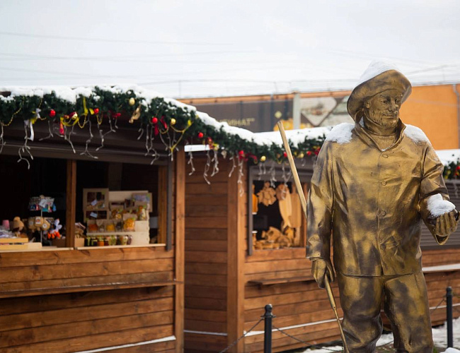 https://visit-kaliningrad.ru/events/yarmarki/Novogodnyaya_yarmarka_na_Primorskom_karere/
