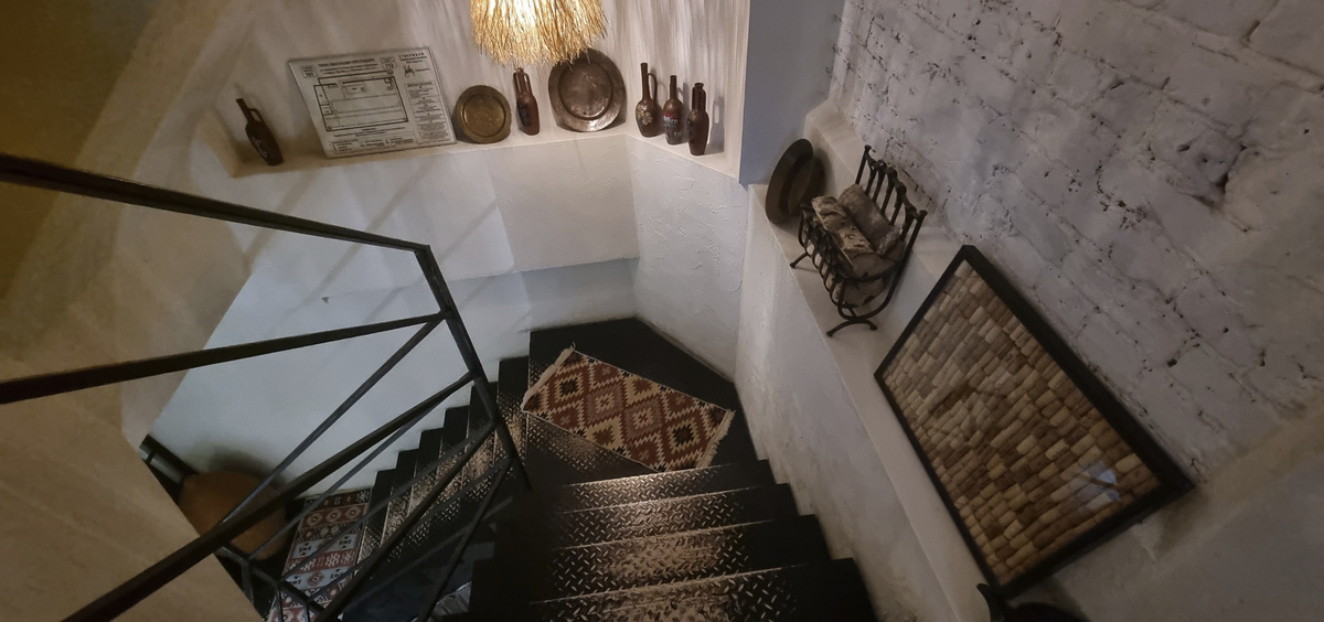 "Шота", интерьер, лестница  без цветокора