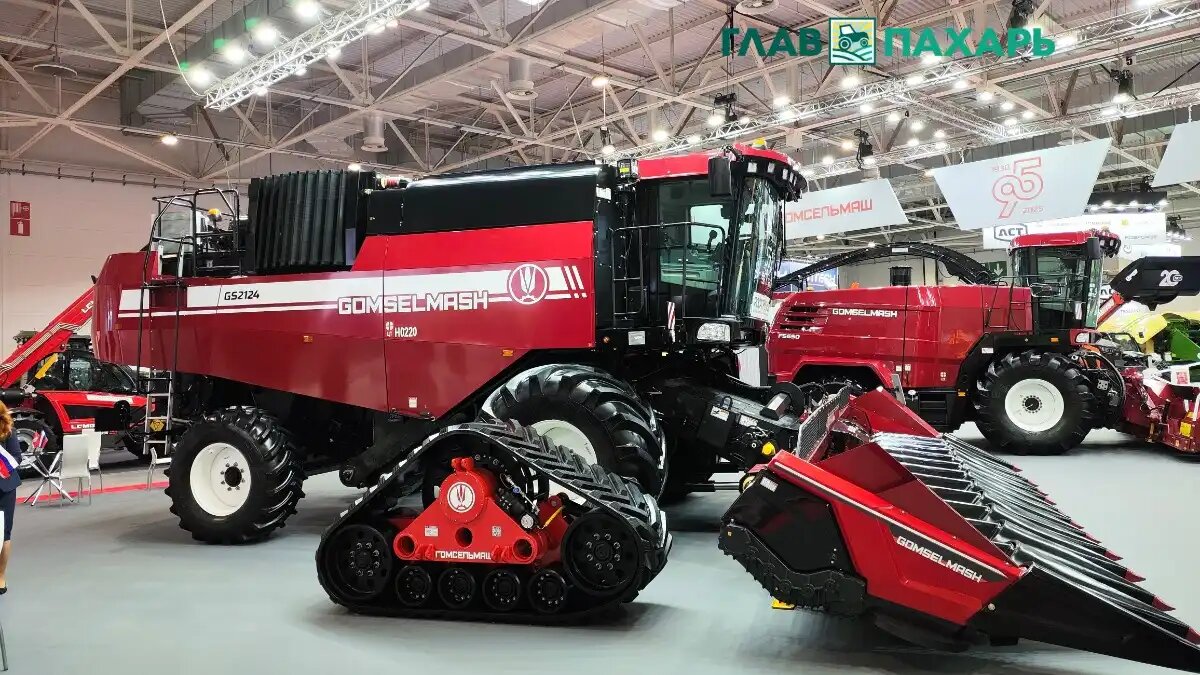 Фото: © Артём Борисов / Glavpahar.ru
Обновленный гусеничный ход ГХ-2-1840 для зерноуборочных комбайнов