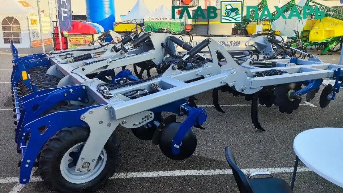 Фото: © Артём Борисов / Glavpahar.ru
Новый глубокорыхлитель DORF Juggernaut 5000 представили на выставке ЮГАГРО-2025
