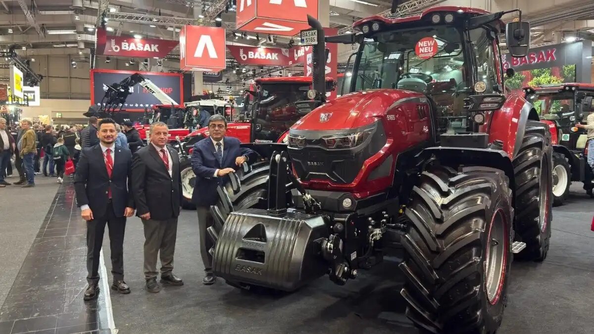 Фото: © Başak Traktör / asko.com.tr
Новый трактор Başak Traktör 5165 Red Power с двигателем Deutz мощностью 170 л.с.