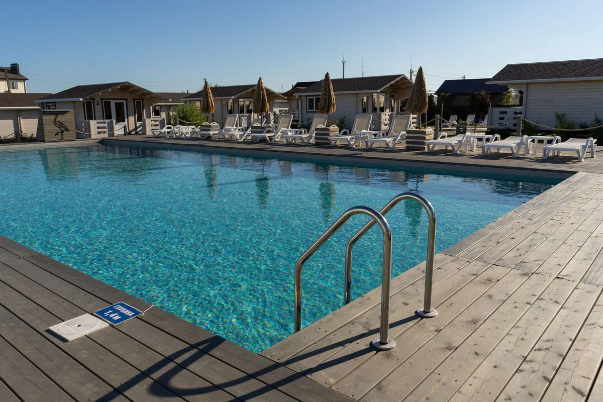 Общественный бетонный бассейн в Краснодарском крае облицован пленкой ПВХ