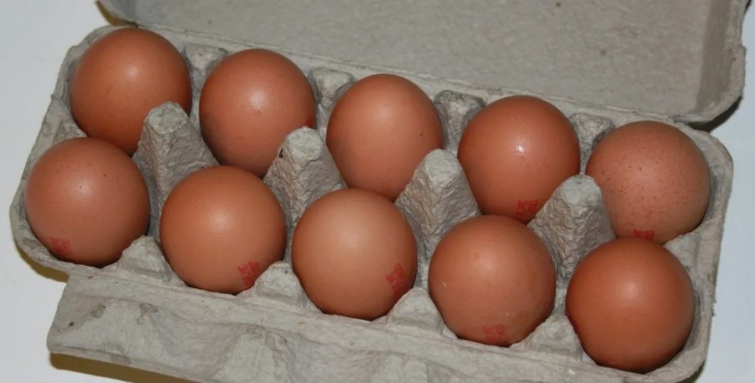 3 года брал только домашние яйца втридорога, пока врач не открыл мне глаза (и яркость желтка вовсе не показатель)