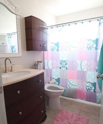 небольшая ванная комната на втором этаже