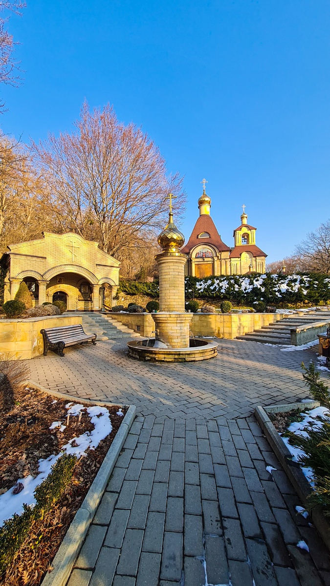 Мужской моностырь в с. Татарка, Ставропольский край, святой источник и пещера монахов.