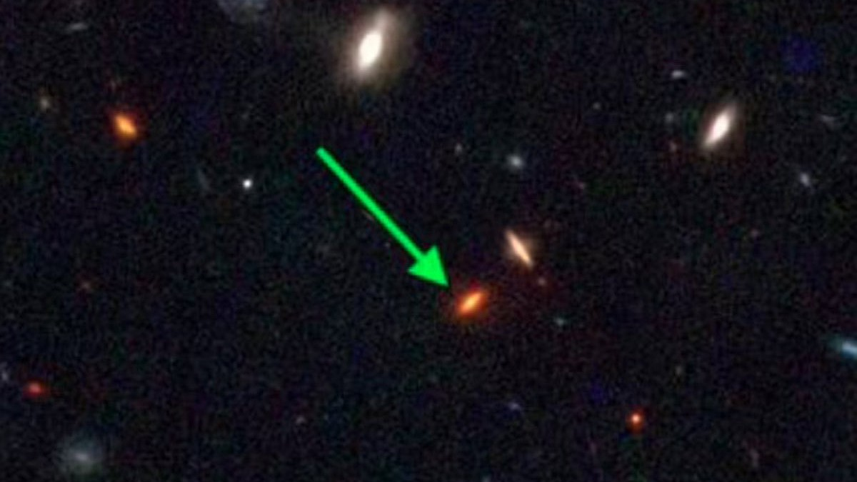 Галактика ZF-UDS-7329, которую удалось запечатлеть телескопу «Джеймс Уэбб», считается невозможной с точки зрения современных представлений астрономии, (источник: kp.ru)