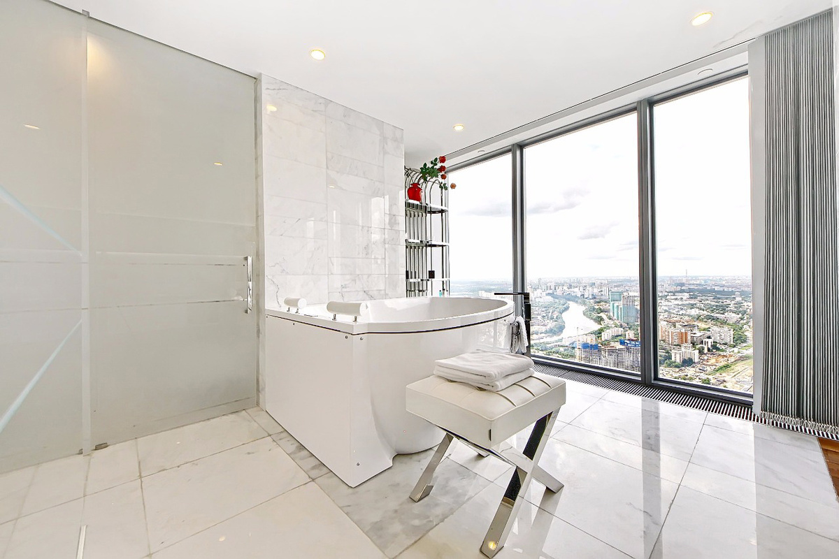 Апартаменты с джакузи на 63 этаже в Москва-Сити