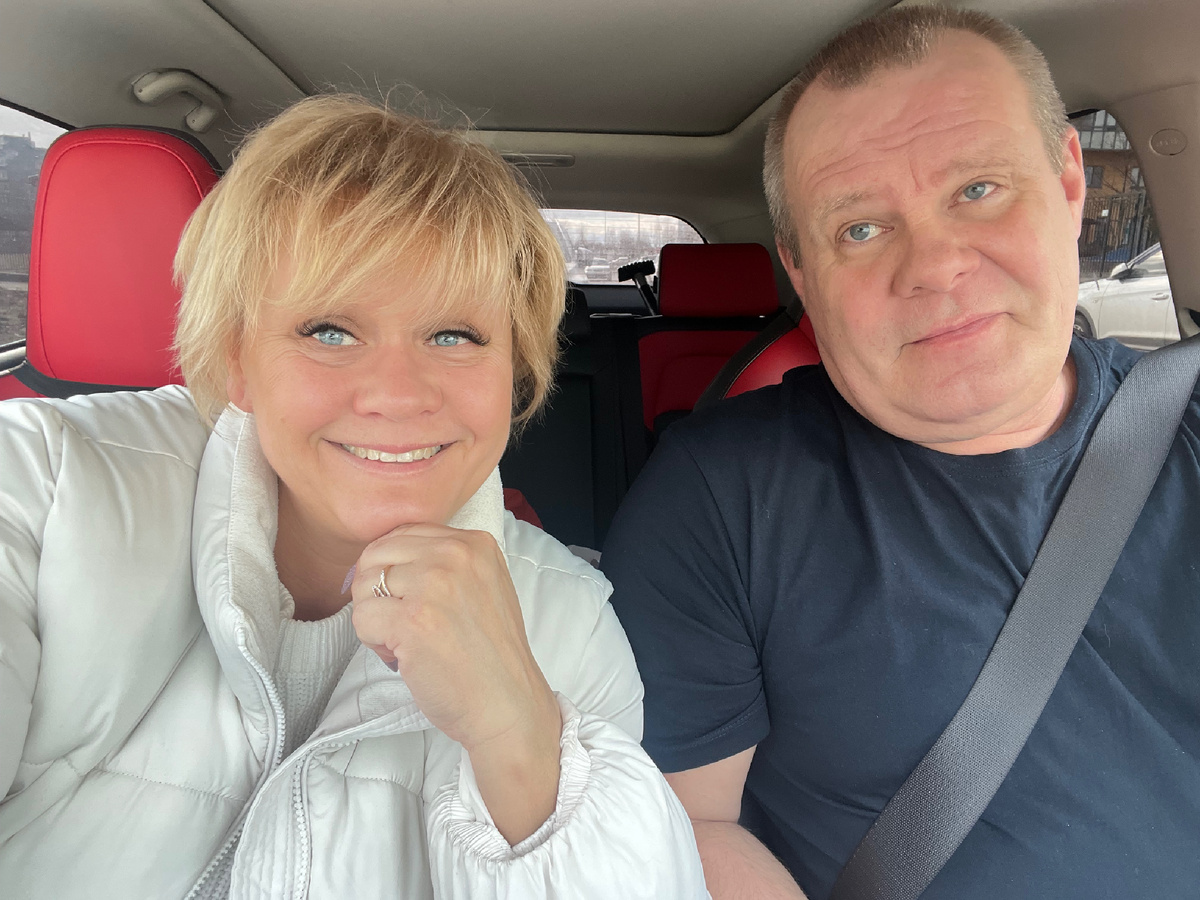 Фото автора со своим любимым мужем❤️