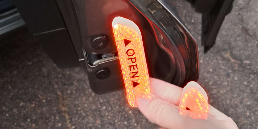 Свето-возвращатели в торцы дверей на Лалу Весту NG, так же делал на Ладе Гранте