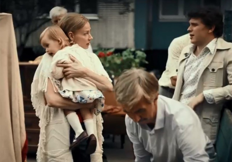    Новгородцева уехала с семьей в Минск. Фото: кадр сериала «Казанова»