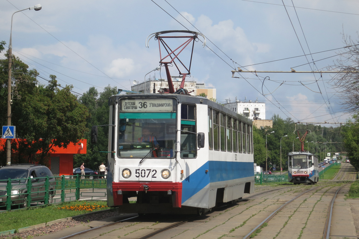 Окунёмся в недавнее прошлое московского трамая. КТМ-8 - громкая рабочая лошадка нескольких десятилетий! Листайте галерею для просмотра следующих фотографий. 