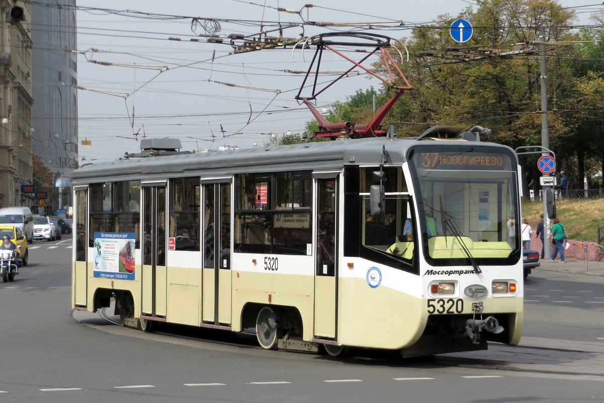 Высокопольные КТМ-19 не радовали своей узенькой передней дверью, но в памяти останутся надолго...