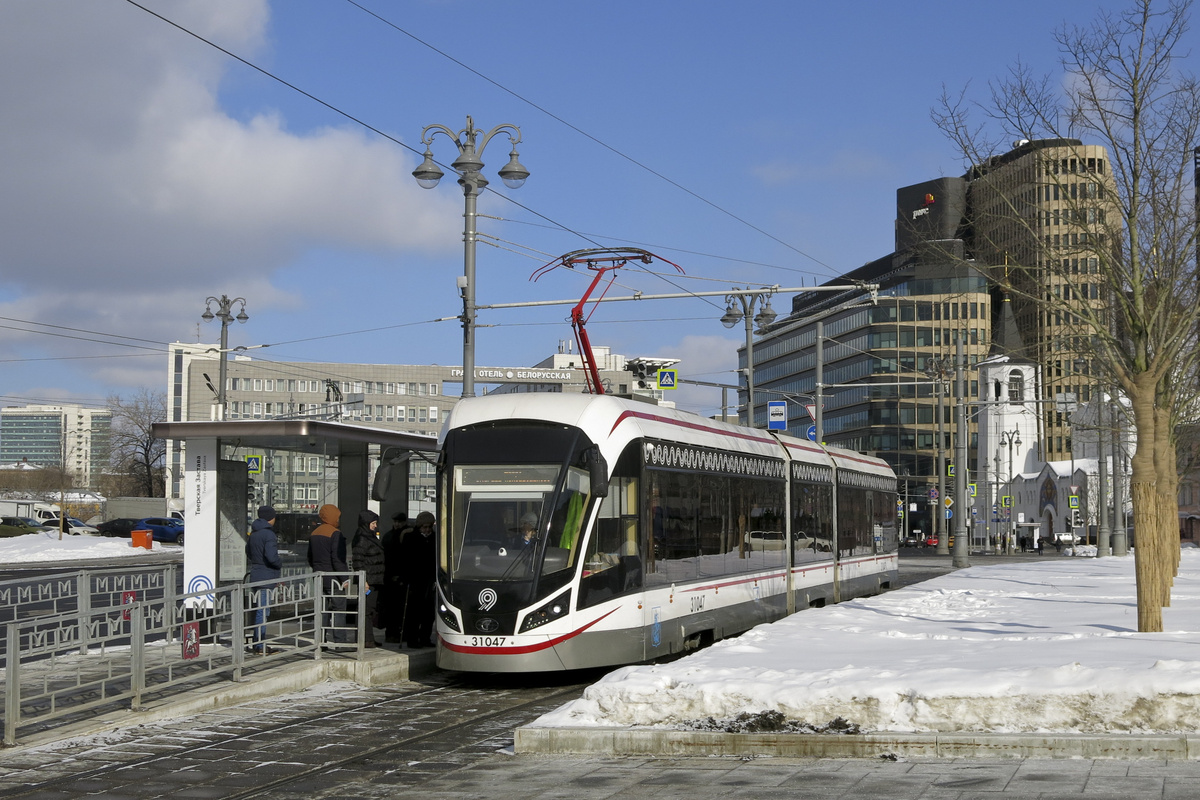 Трёхсекционный низкопольный трамвай 71-931 "Витязь-М". 