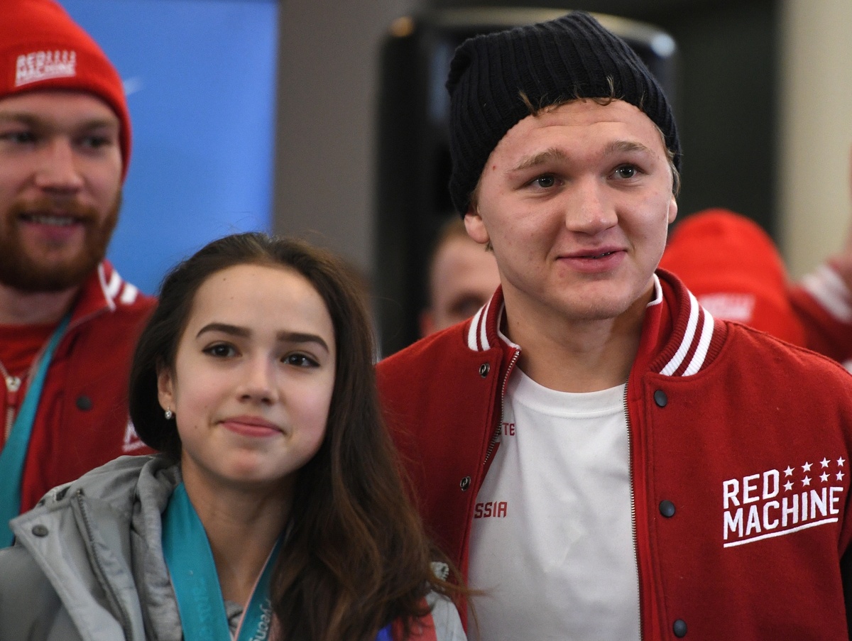     Загитова и Капризов по возвращении в Москву с Олимпийских игр / РИА Новости / Григорий Сысоев