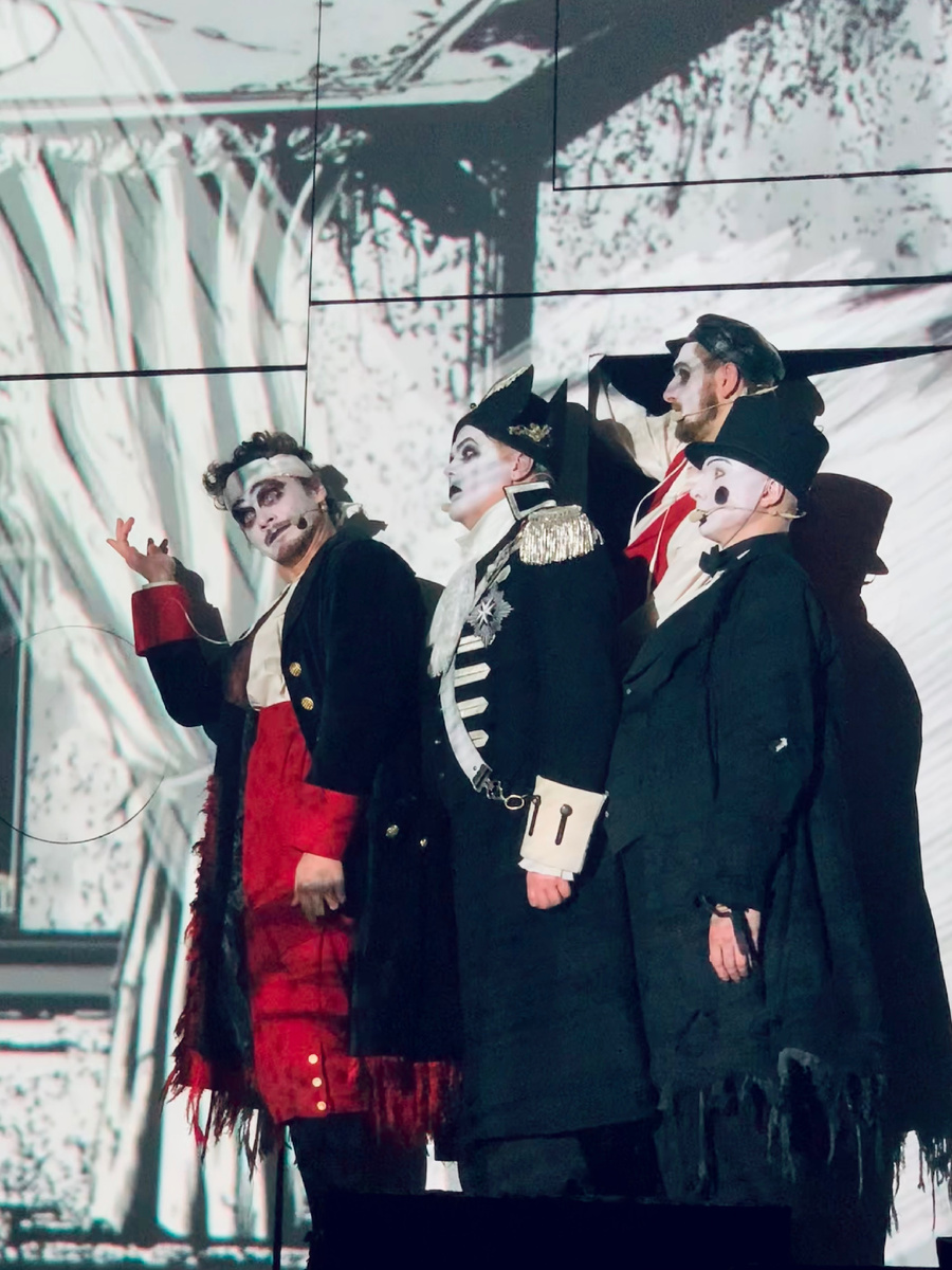 Хлестаков , Городничий и чиновники города N