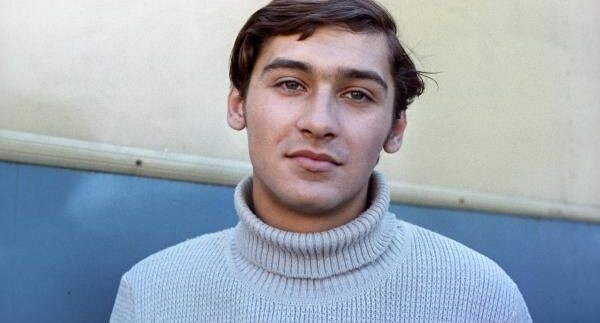 Развод с Варлей и смерть в одиночестве. Как Владимир Тихонов сгорал от наркотиков, пока родители блистали на экранах