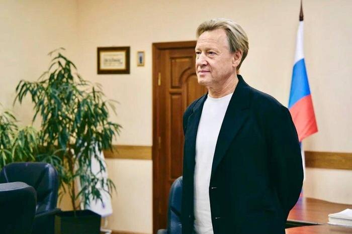 Обложка © Telegram / Дмитрий Харатьян