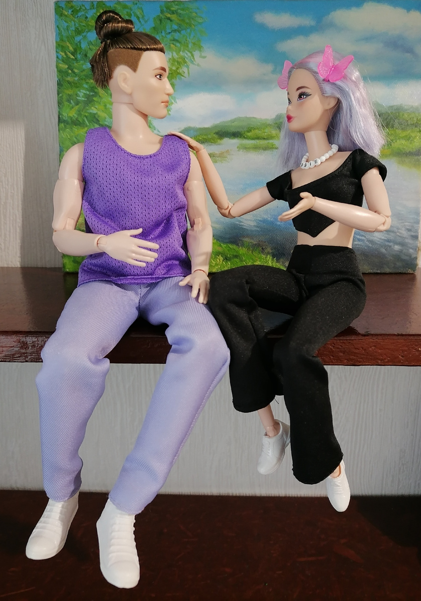 Дружеская поддержка. У Полли новая стрижка, как вам?) 