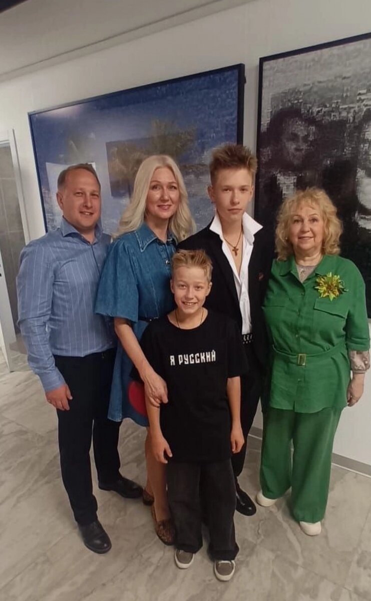    Илья с семьёй на съёмках Фото: АиФ-Ростов/ Из личного архива