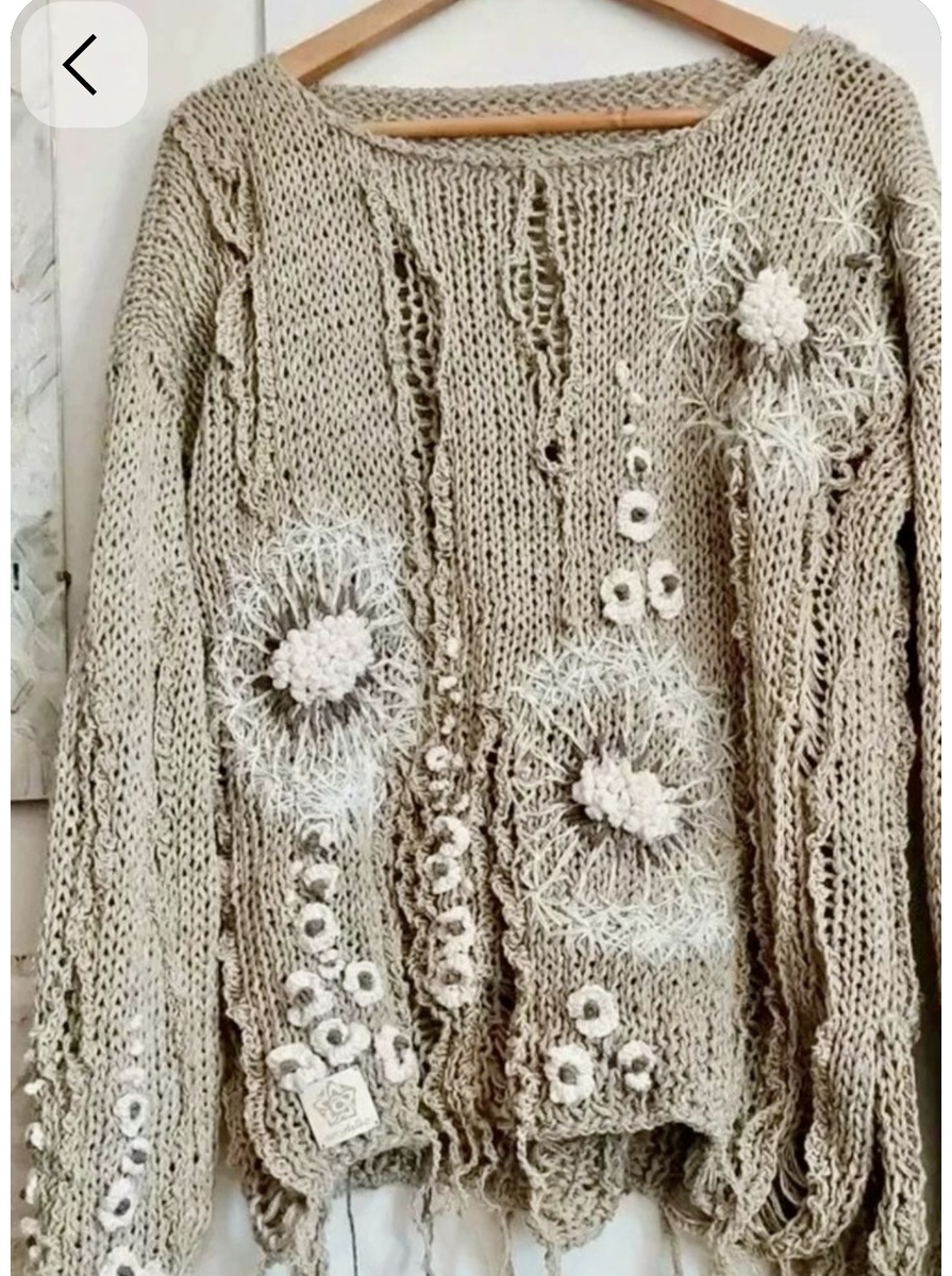 Согласны? Мне очень нравится. Все подобрано со вкусом, рванина, сама пряжа и вышивка одуваны.