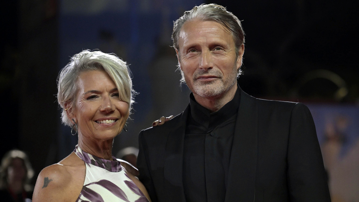    "Ханне Якобсен и Мадс Миккельсен. Riccardo Antimiani/EPA/TASS"