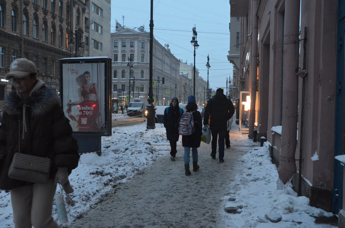 По информации синоптиков, в субботу погода будет относительно спокойной, однако сохранится периодический мокрый снег.  Фото: Фото: ФедералПресс / Татьяна Буторина