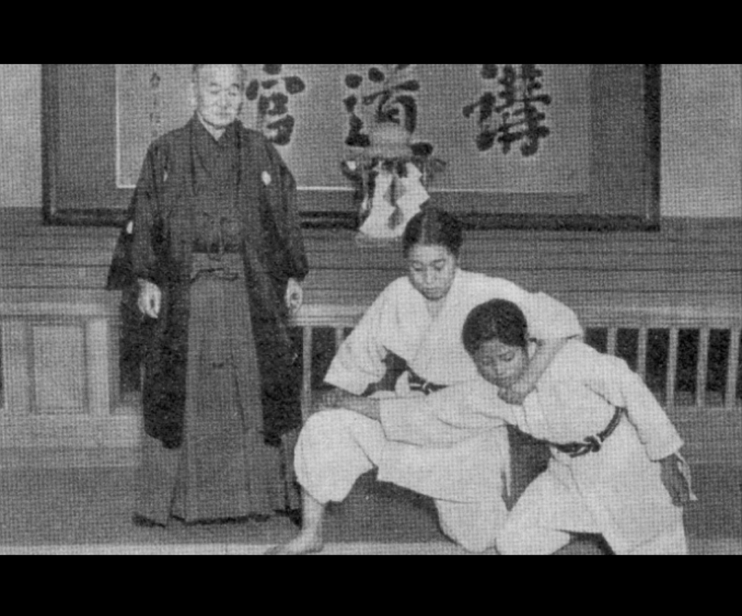Кодокан — это центральная школа и институт дзюдо, основанный Дзигоро Кано в 1882 году в Токио. Основные этапы развития Кодокана следующие: