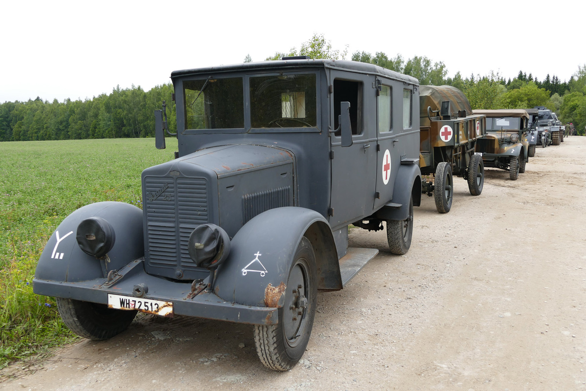 Машина в ходе съемок фильма "Василий Тёркин".