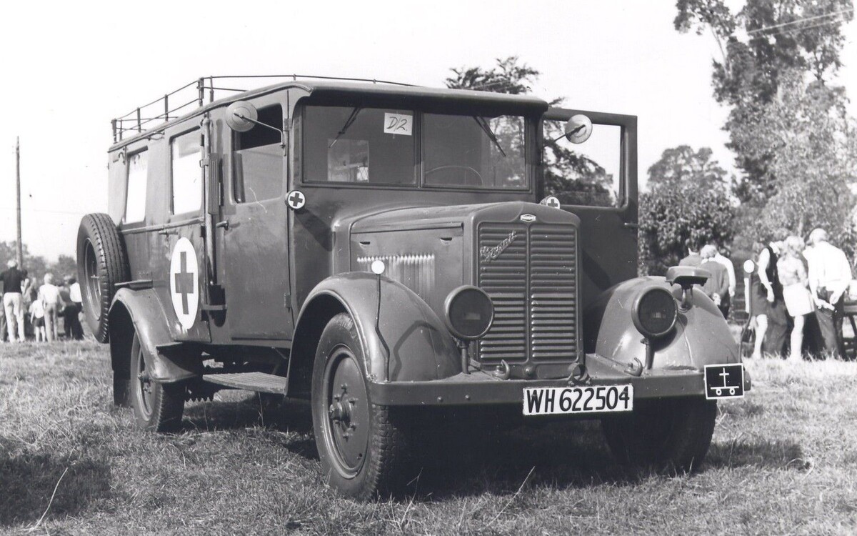 Типовой Phänomen Granit 25 H Kfz.31, с багажником на крыше.