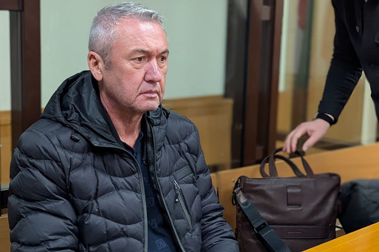    Следственно-оперативная группа с силовиками из Москвы собирают материалы на бывшего учредителя «Волгадорстроя» Айрата Миннуллина, арестованного на прошлой неделе.   
Фото: «БИЗНЕС Online»