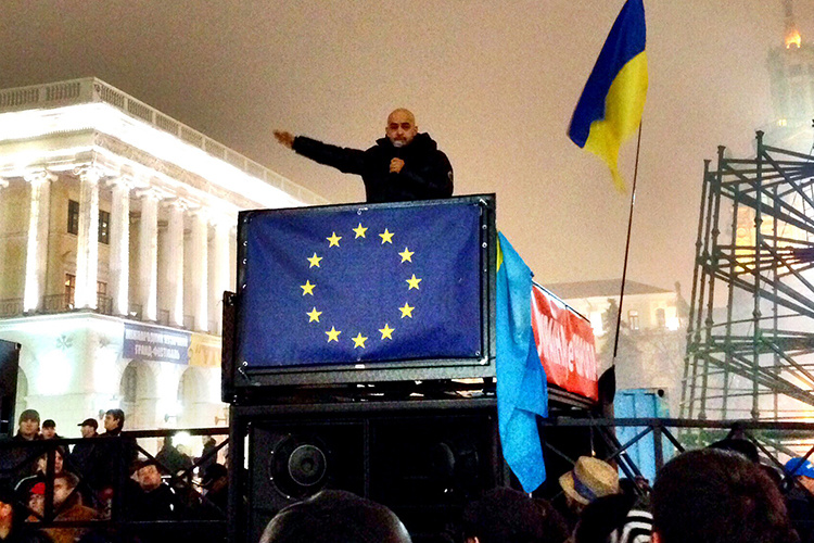    Мустафа Найем выступает на Евромайдане в ноябре 2013 года.   
Фото: Aleksandr Andreiko, CC BY-SA 2.0, commons.wikimedia.org