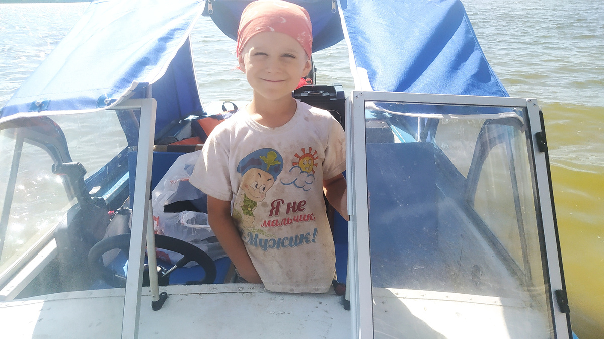 Довольный сын, ещё бы.. Собираемся в великое  для него путешествие. 