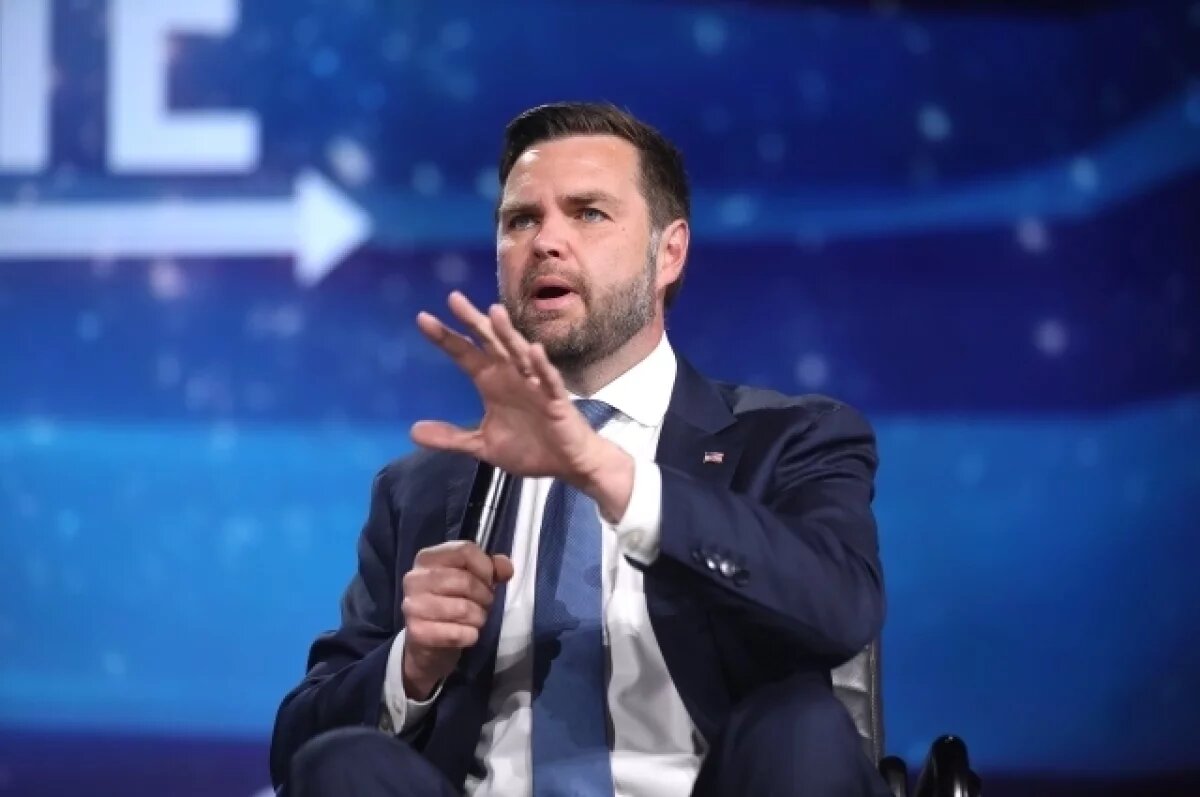    Вэнс заявил, что разрешить конфликт на Украине могут только умные люди