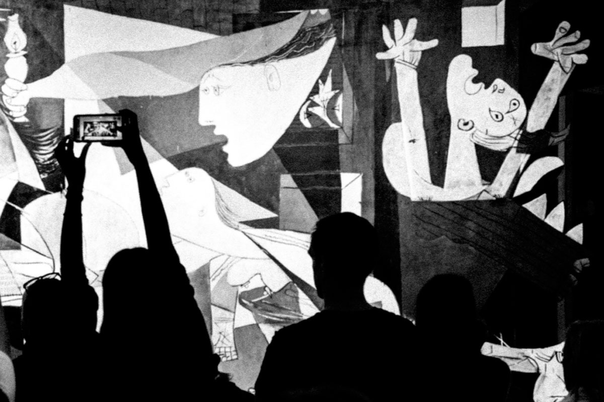 Перед началом эксперимента Милгрэм консультировался с психиатрами. Они предсказали, что только 1% участников достигнет максимального напряжения в 450 вольт, считая их потенциальными садистами