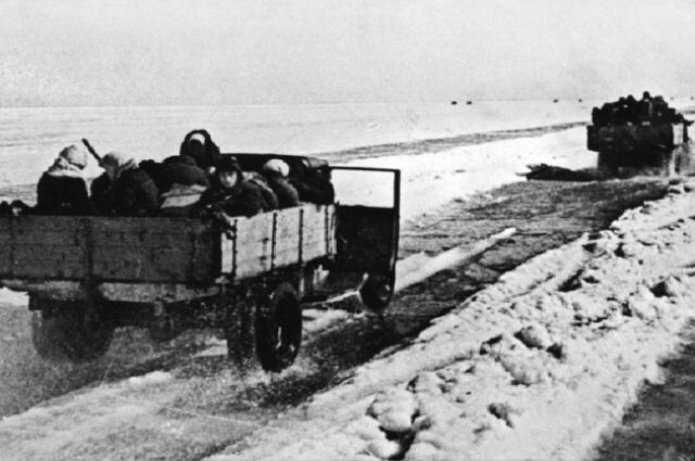    Дорога жизни связывала блокадный Ленинград со страной с 12 сентября 1941 по март 1943 года.