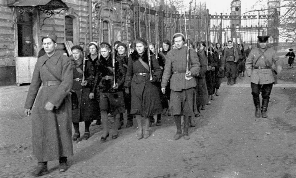 Блокада Ленинграда. Женский батальон. Фото военных лет.