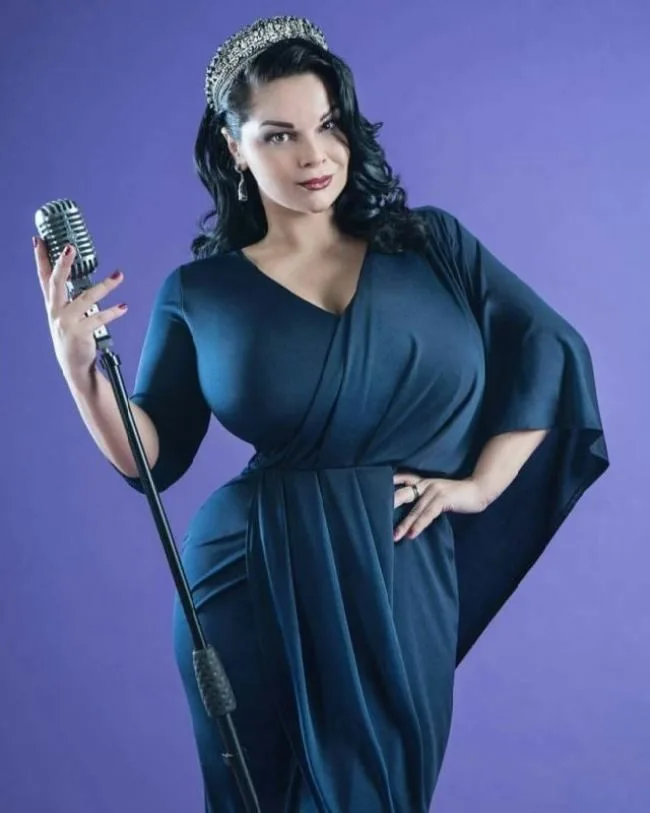 Мия Зарринг