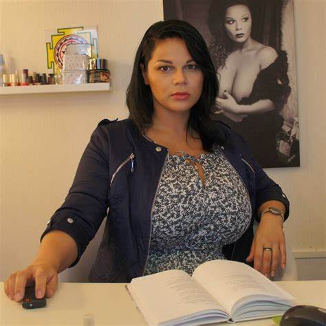 Мия Зарринг